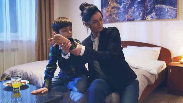 Тим часом Ореста викрала сина директора - фото 376633