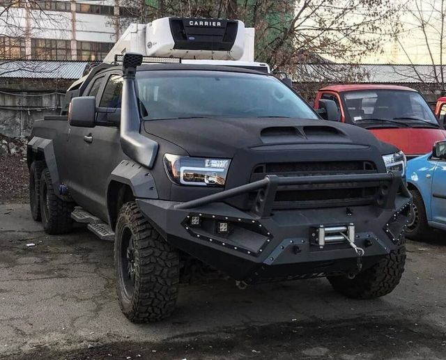 В Україні бачили незвичну Toyota за $300 000 - фото 376656