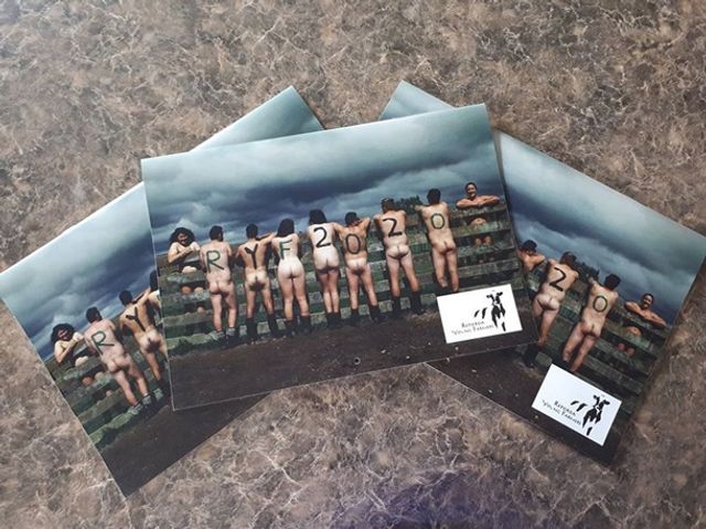 Новозеландські фермерки роздяглися для календаря: фото 18+ - фото 376712