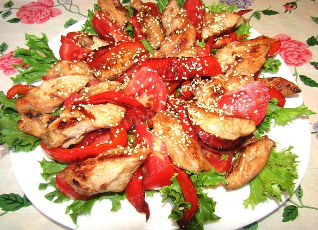 Салати без майонезу на Новий рік 2025: прості рецепти корисних страв - фото 376978