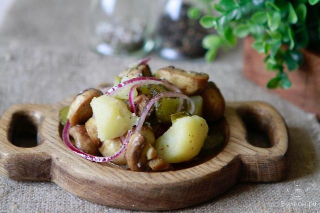 Салати без майонезу на Новий рік 2025: прості рецепти корисних страв - фото 376984