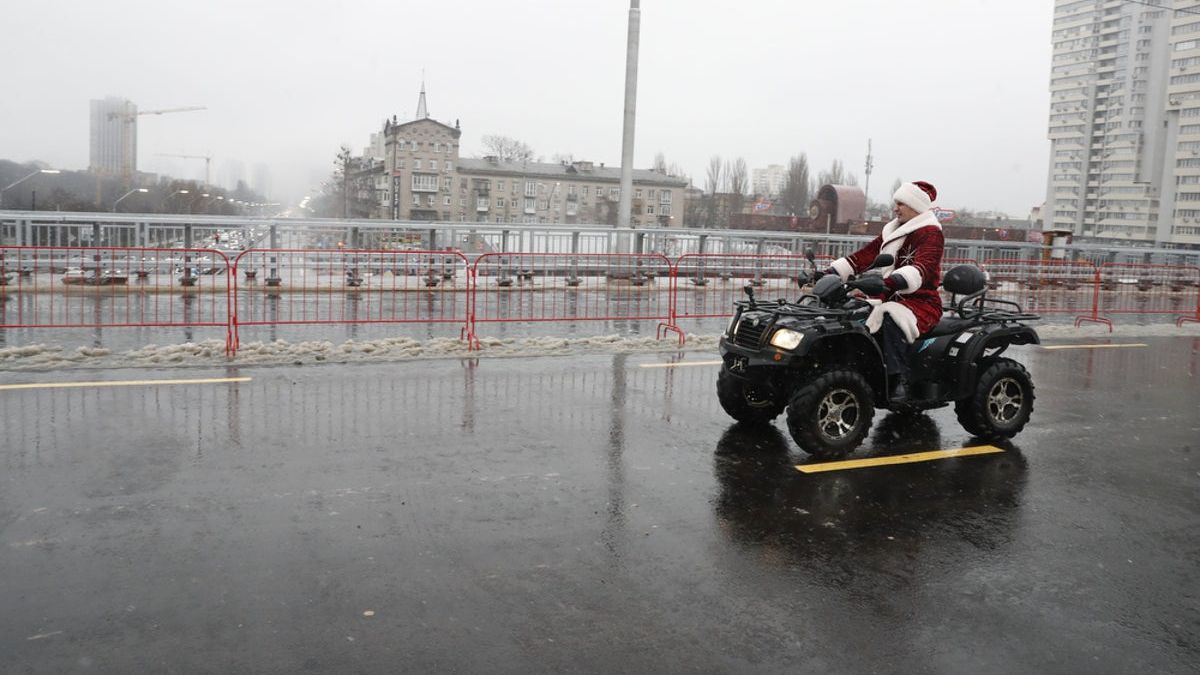 У Києві відкрили рух по Шулявському мосту: відео