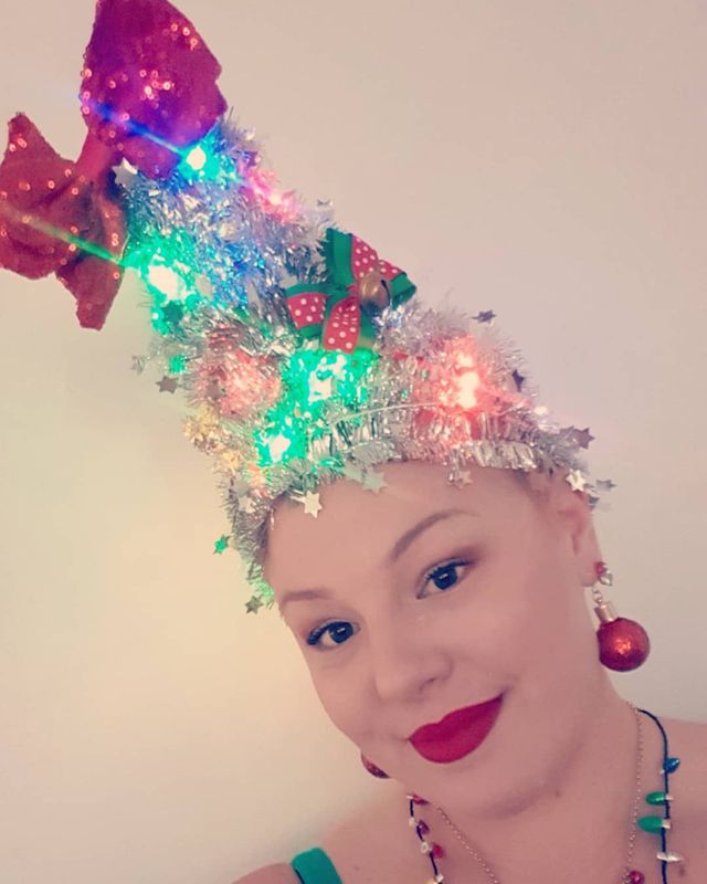 Ялинка замість зачіски: кумедні фото, які змусять усміхнутись - фото 377152