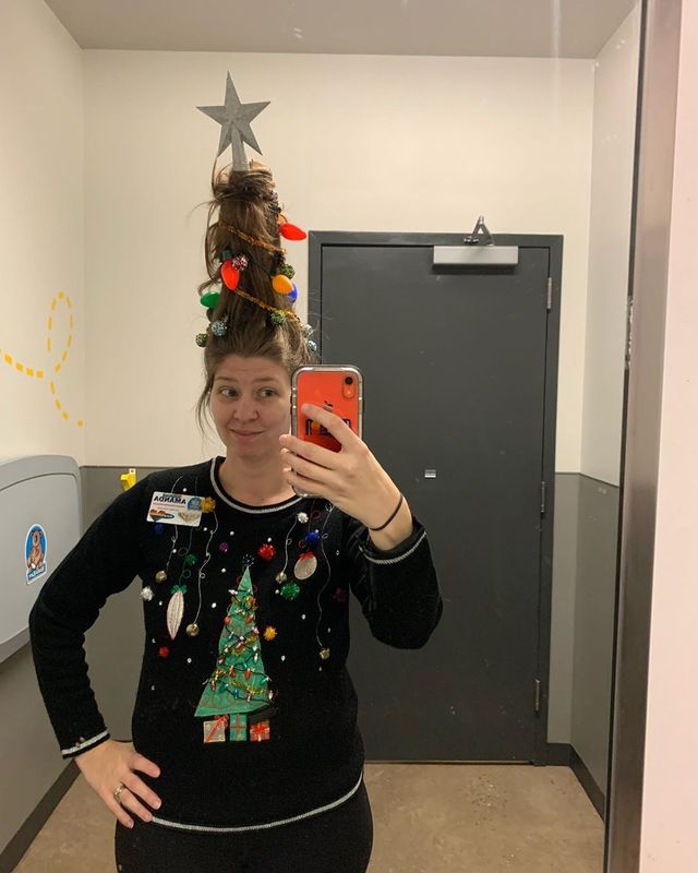 Ялинка замість зачіски: кумедні фото, які змусять усміхнутись - фото 377156