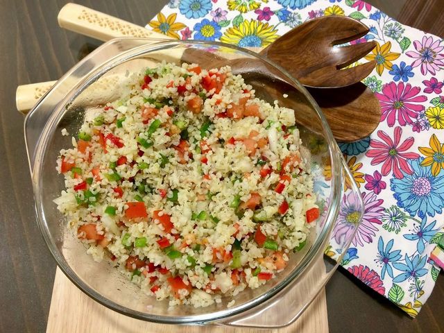 Салат з крабовими паличками на Новий рік: рецепти приготування у фото - фото 377522