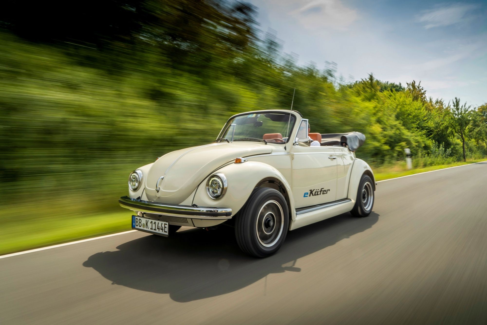 Volkswagen попрощався з легендарним Beetle під пісню The Beatles