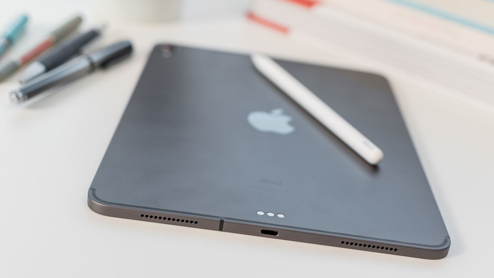 Клавіатура перетворить iPad Pro на робочу "конячку" - фото 1