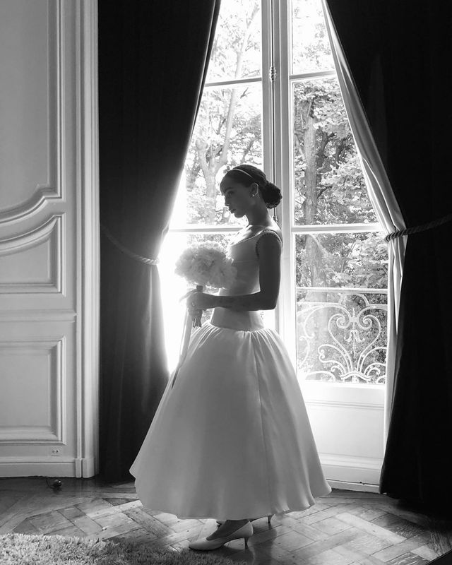 Зої Кравіц поділилась атмосферними фото з власного весілля - фото 378025