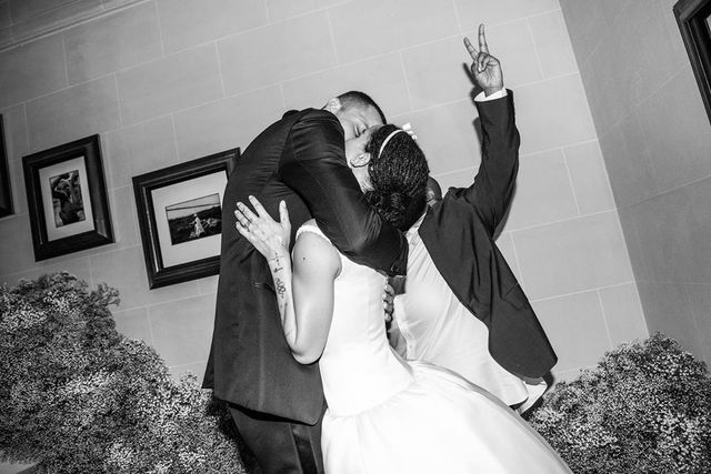 Зої Кравіц поділилась атмосферними фото з власного весілля - фото 378030