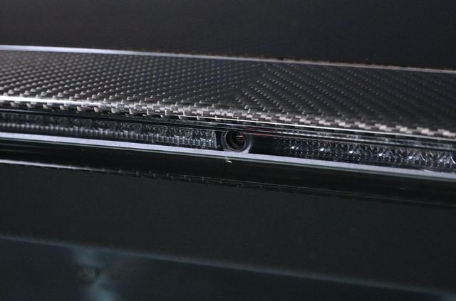 Aston Martin придумав гібридне дзеркало заднього виду - фото 378074