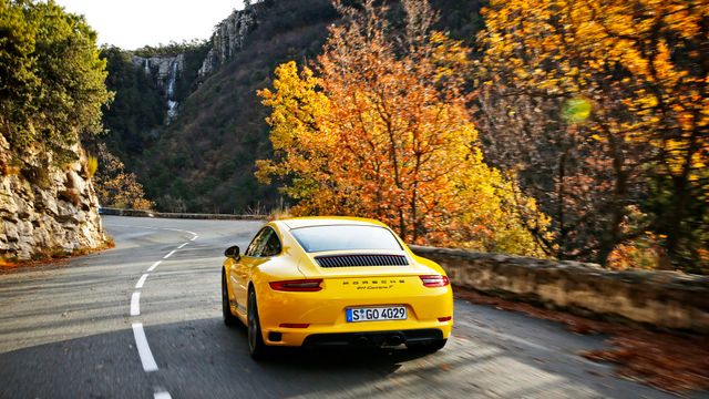 З конвеєра зійшов останній Porsche 911 старого покоління - фото 378218