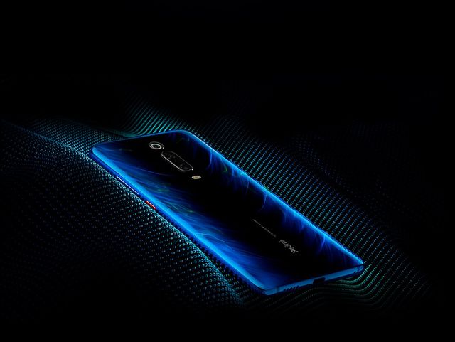 Xiaomi Mi 9T потішив безрамковим екраном - фото 378387