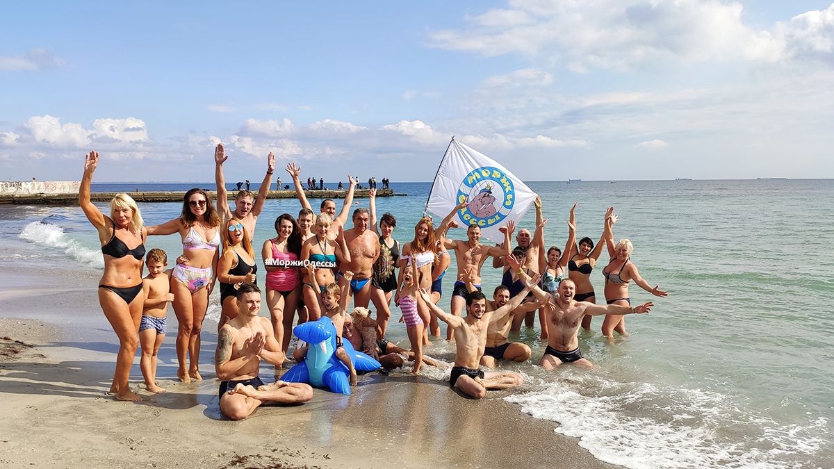 Одеські екстремали відкрили сезон купання 2020: вражаючі фото - фото 1