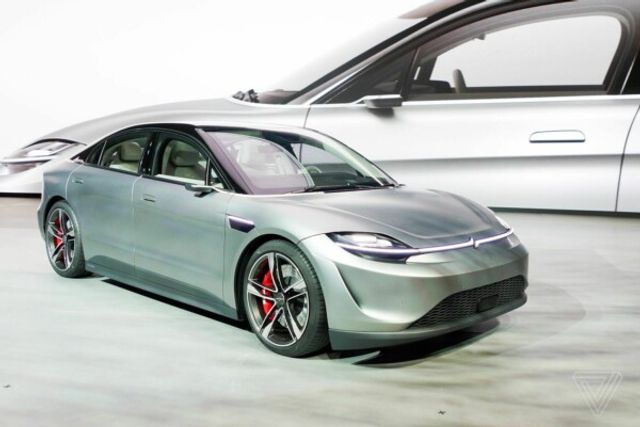Sony показала свій перший майбутній електромобіль Vision-S - фото 378571
