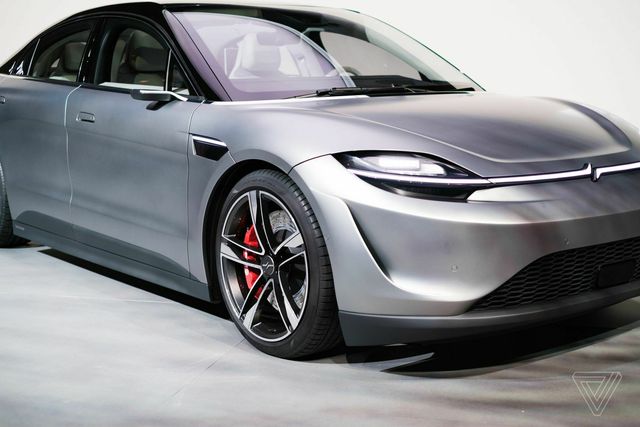 Sony показала свій перший майбутній електромобіль Vision-S - фото 378572