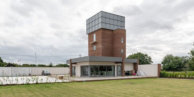 Стару водонапірну вежу перетворили у сучасне житло: ефектні фото - фото 378588