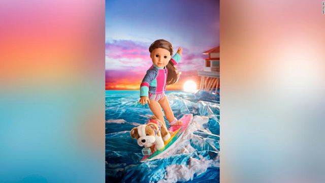 Компанія Mattel випустила першу ляльку з 'порушенням слуху' - фото 378606
