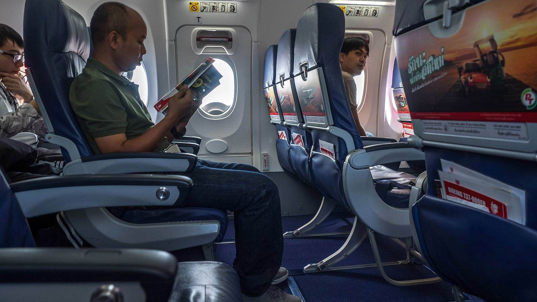 Найбезпечніші місця в літаку: корисна інфографіка