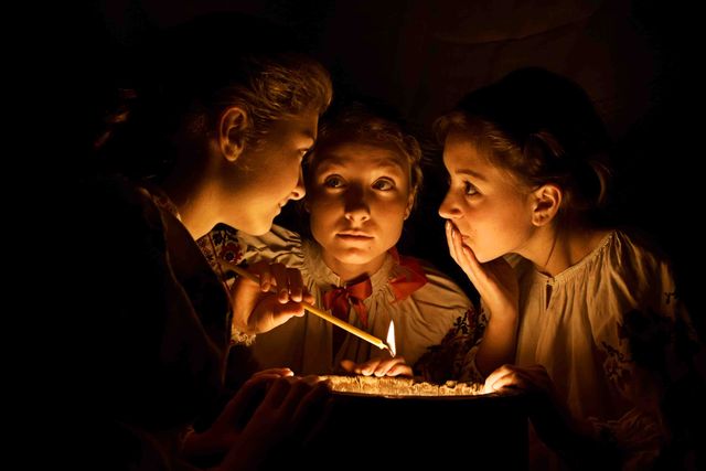 Дівчата ворожать на швидке заміжжя - фото 378766