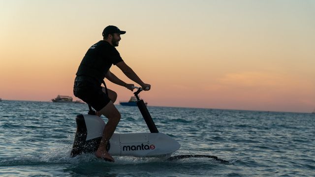 У Новій Зеландії створили унікальний водяний електровелосипед: фото - фото 378928