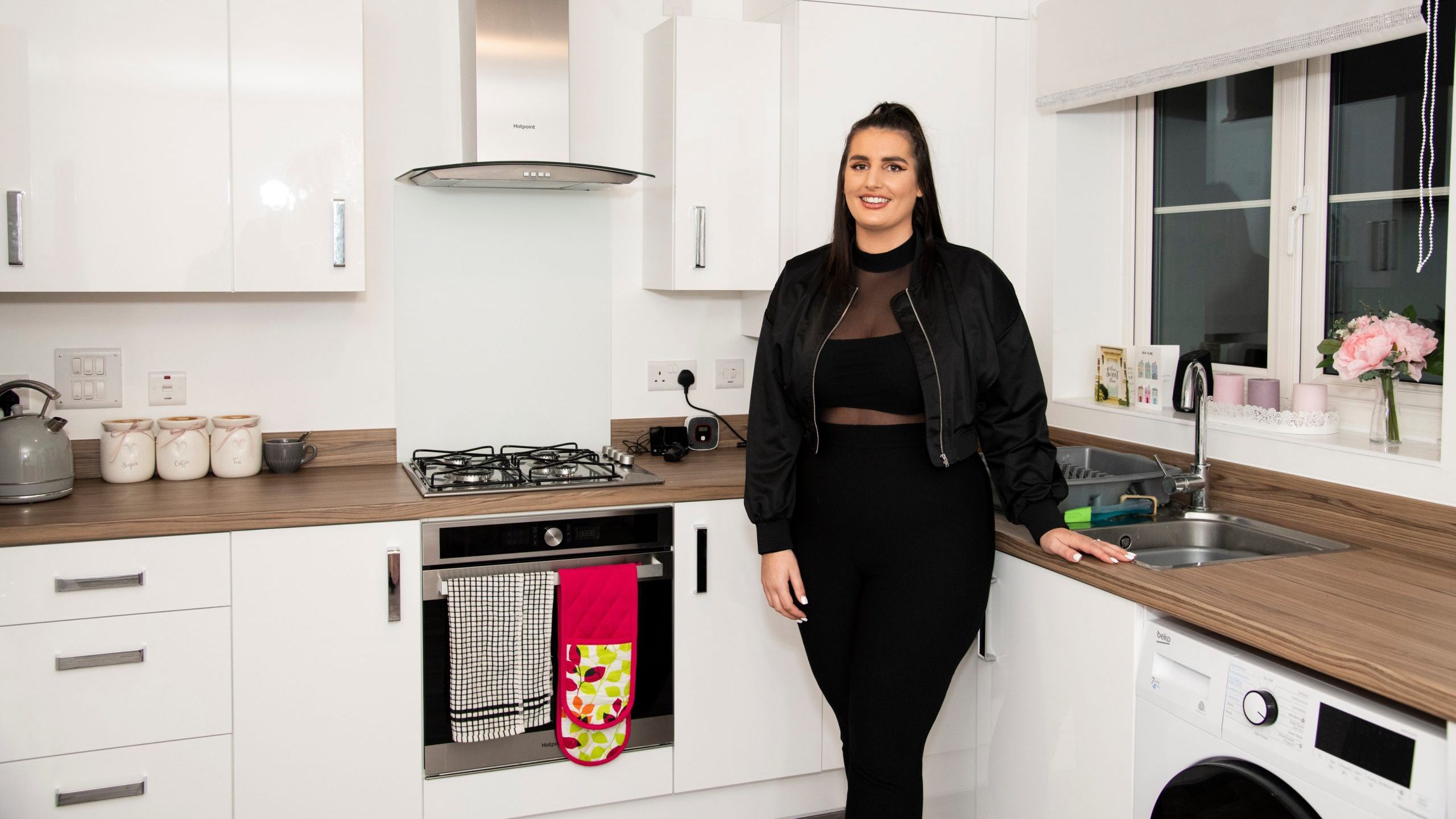 Любителька шопінгу продала старий одяг і купила будинок