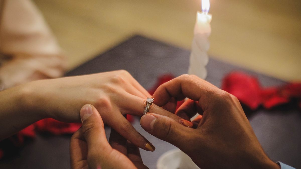 Чоловік покликав кохану заміж у дуже особливий спосіб: відео