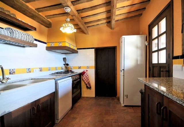 В Іспанії здають в оренду казковий замок: фото - фото 379105