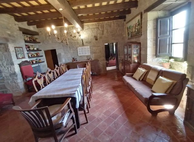 В Іспанії здають в оренду казковий замок: фото - фото 379106