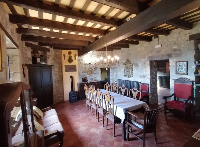 В Іспанії здають в оренду казковий замок: фото - фото 379107