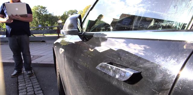 Хакери отримають чималу суму за злом Tesla Model 3 - фото 379132