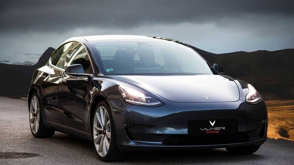 Спеціально для Tesla створили вінтажний інтер'єр: фото