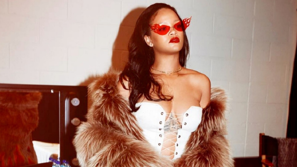 Rihanna роздяглась в Instagram - фото 1