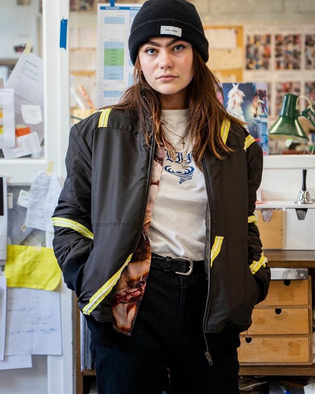 Юна візажистка з Данії прославилась через брови - фото 379589