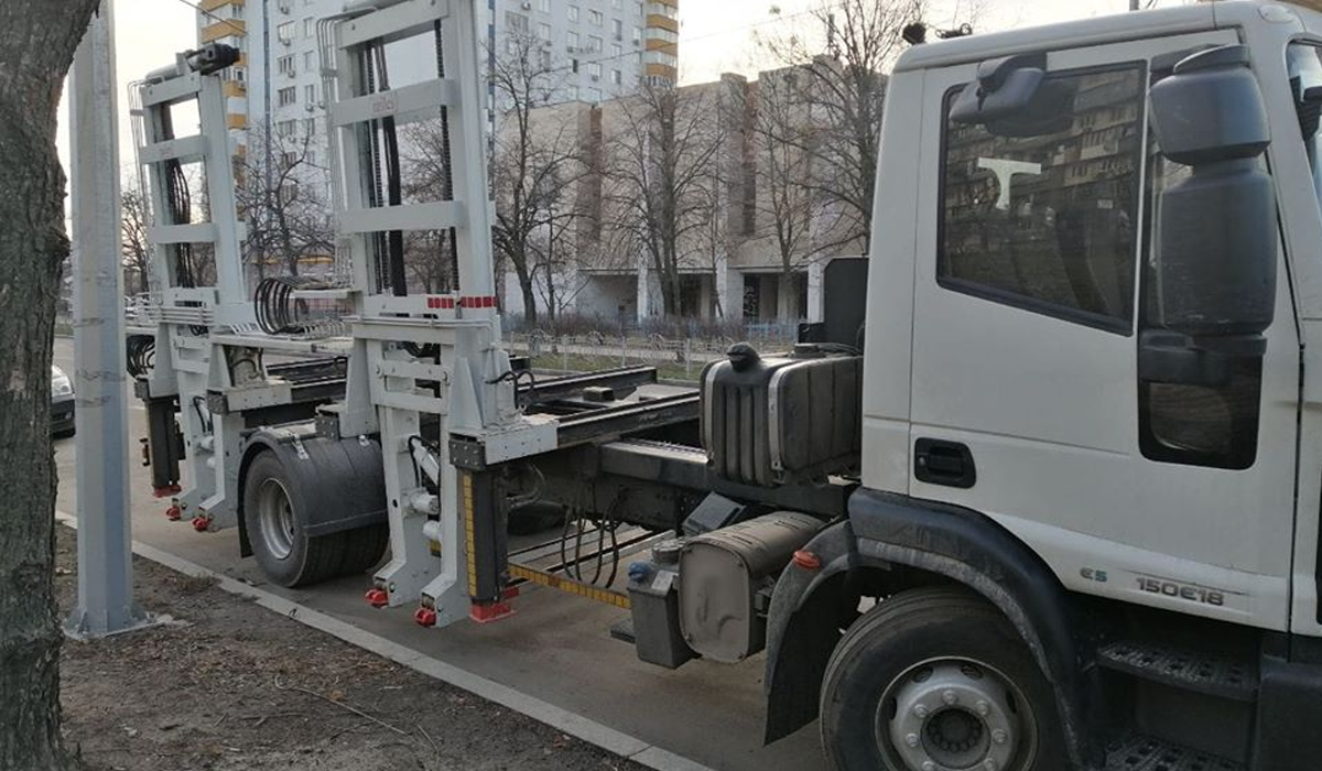 Нові київські евакуатори забирають авто за рекордні 2 хвилини: відеофакт