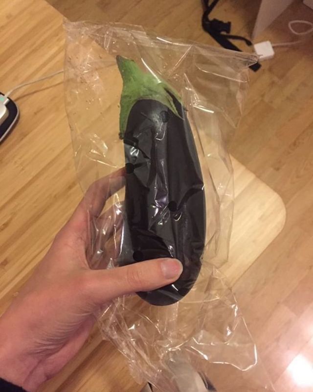 Як не треба упаковувати товари в магазинах: курйозні фото з Instagram - фото 379657