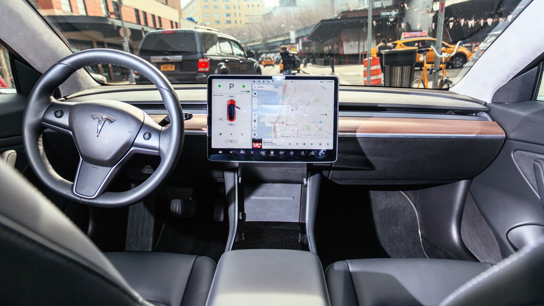 Tesla Model 3 - фото 1