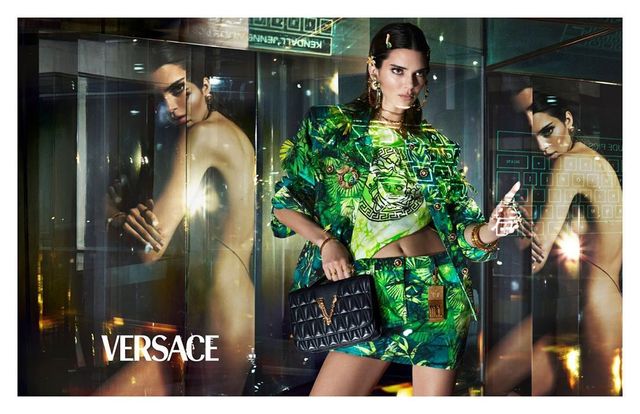 Найдорожча модель у світі знялася оголеною: гарячі фото - фото 379777