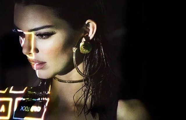 Найдорожча модель у світі знялася оголеною: гарячі фото - фото 379779