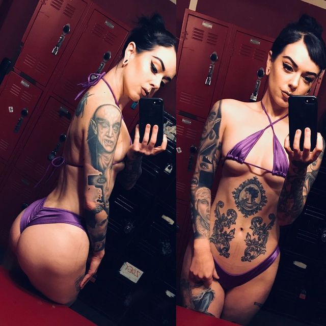 Стриптизерки, які роблять селфі у гримерках: пікантні фото (18+) - фото 379808