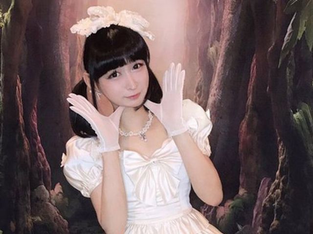 Мініатюрна школярка виявилася 42-річним одруженим чоловіком - фото 379928