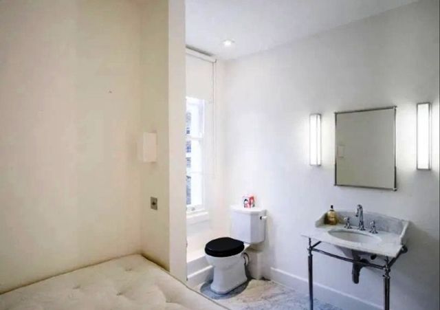 У Лондоні здається квартира з унітазом в спальні - фото 380176