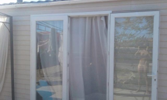 Чоловік випадково відіслав батькам 'голе' фото - фото 380262