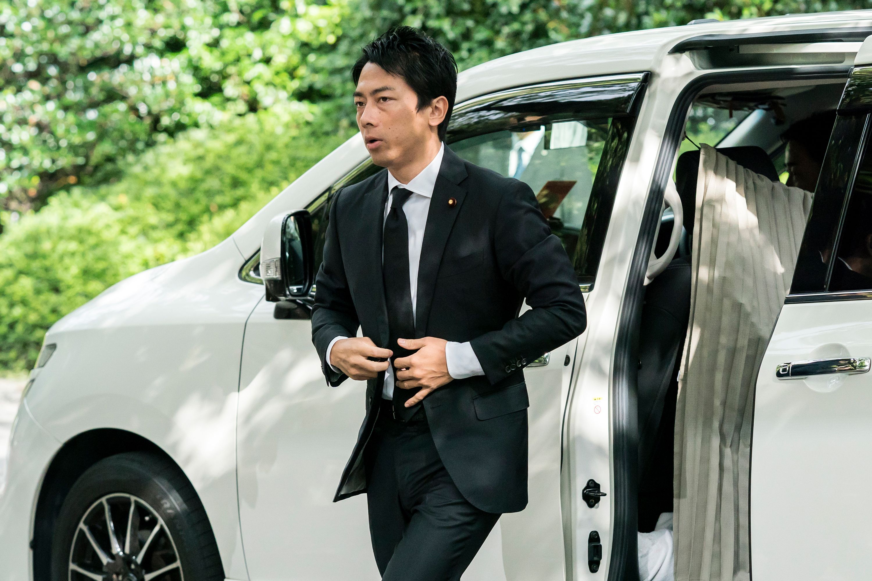 Японський міністр уперше став батьком - фото 1