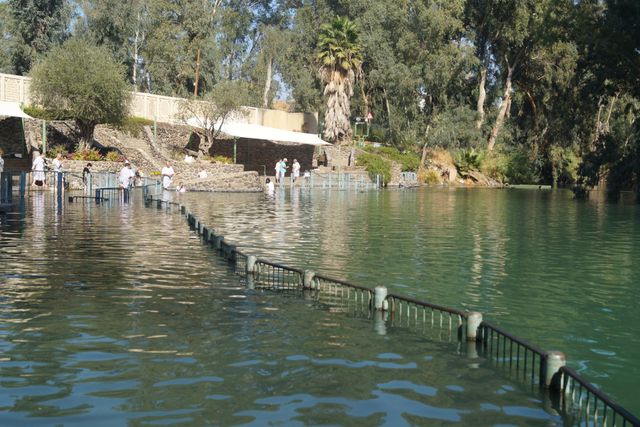 Хрещення Господнє: як виглядає річка Йордан, у якій хрестили Ісуса - фото 380600