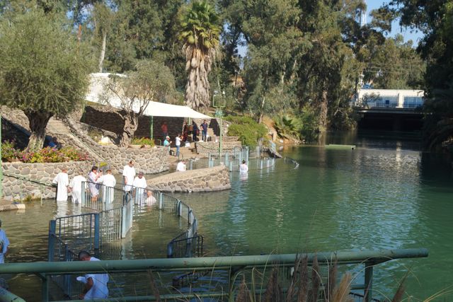 Хрещення Господнє: як виглядає річка Йордан, у якій хрестили Ісуса - фото 380601