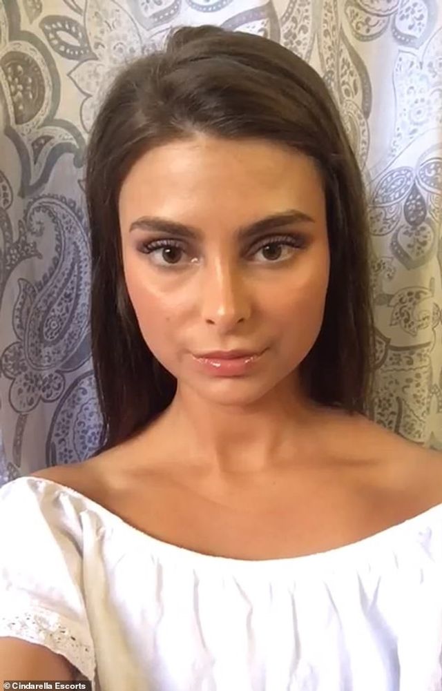 Спокуслива українка продала цноту за шалену суму: фото красуні - фото 380624