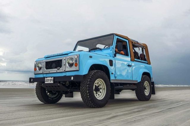 Автолюбителі переробили Land Rover в пляжний баггі: відео - фото 380742