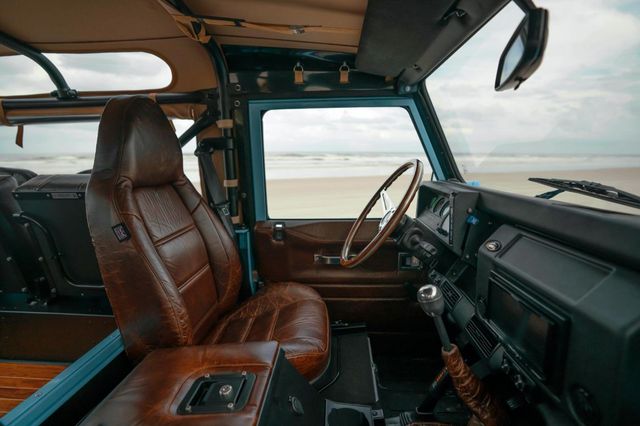 Автолюбителі переробили Land Rover в пляжний баггі: відео - фото 380746