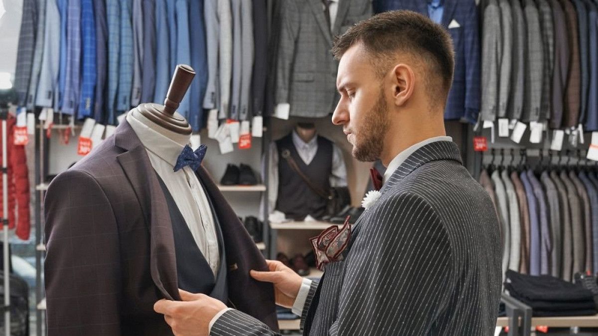 У цій країні почали брати гроші за примірку одягу - фото 1