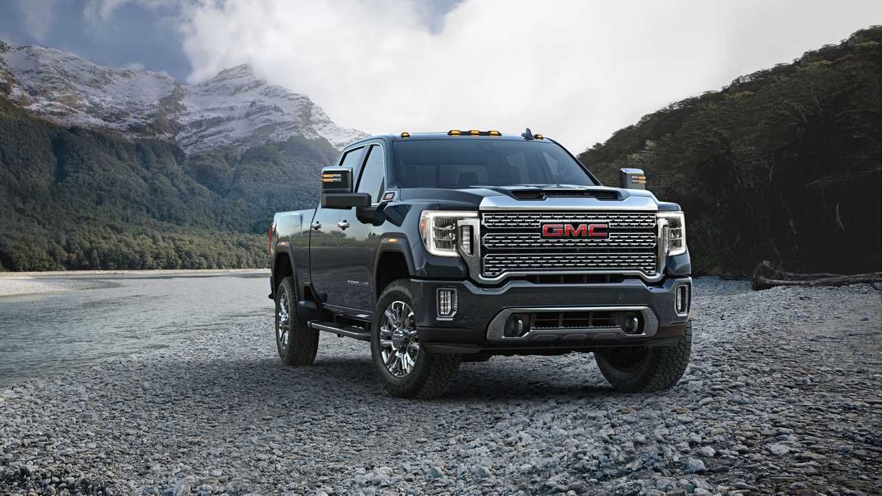 GMC обстріляв кузов пікапа Sierra фруктами та меблями, аби показати його міць